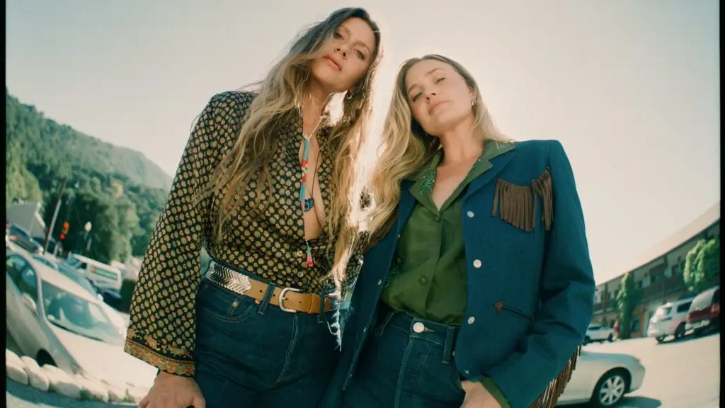 Aly and AJ live concert