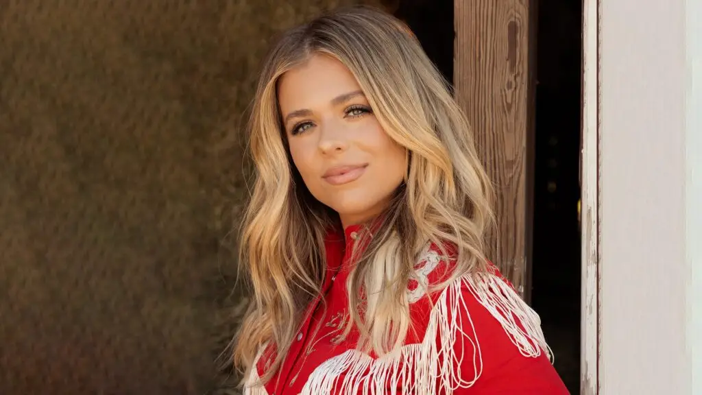 Anne Wilson performing live