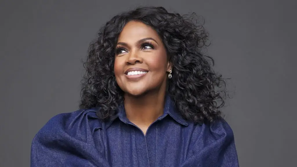 CeCe Winans performing live