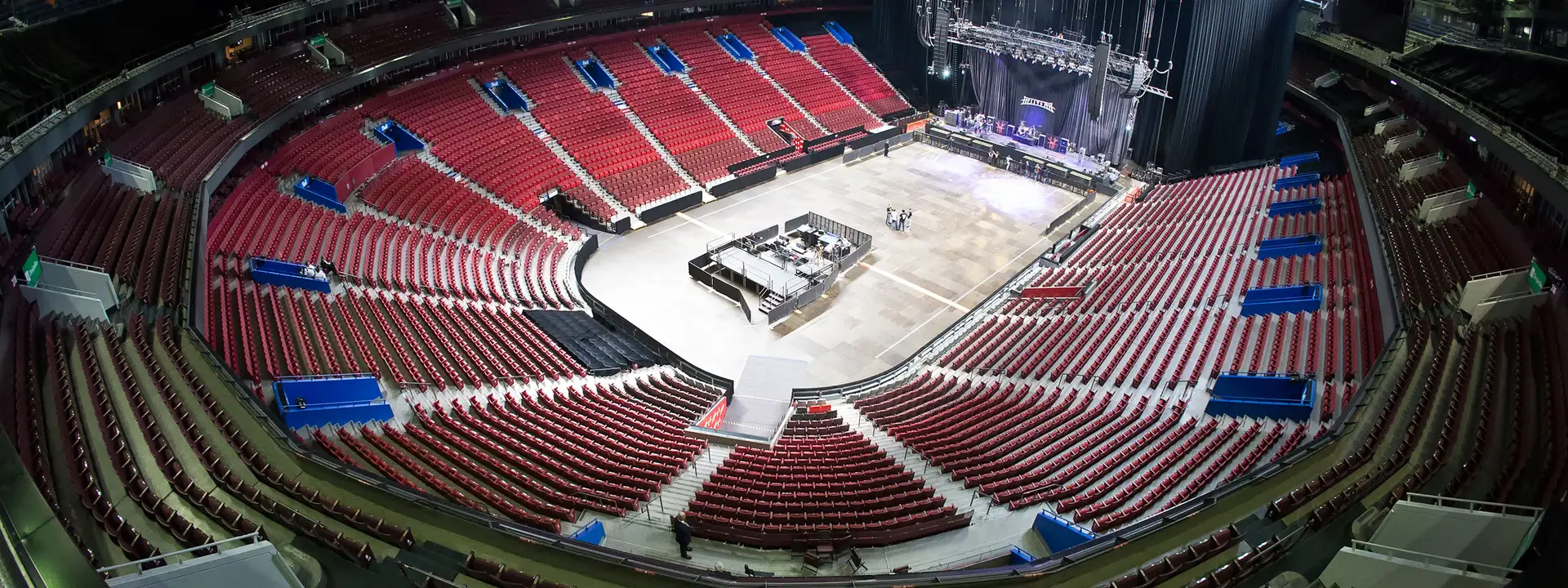 Interior of Centre Bell arena in Montreal showing the full bowl seating and stage setup for a concert
