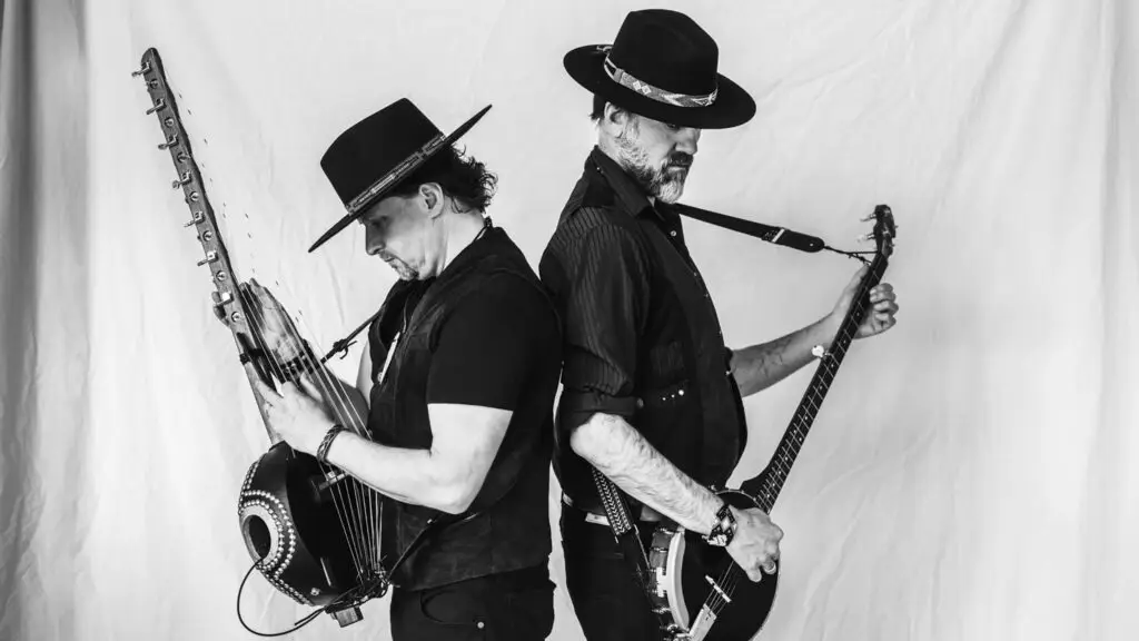 Dirtwire performing live