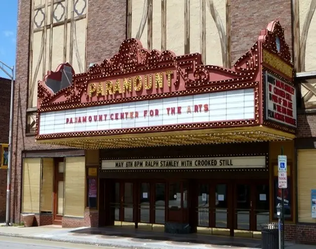 Paramount Hudson Valley Peekskill Exterior
