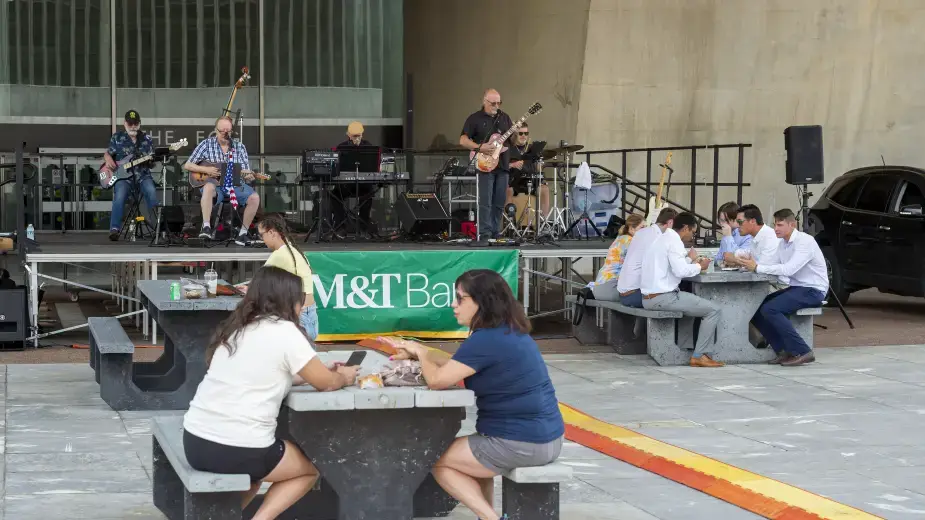 Lunchtime at the Plaza