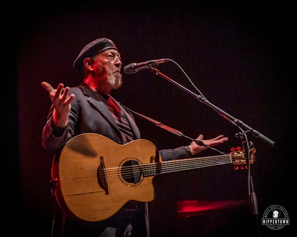 Richard Thompson performing live in concert