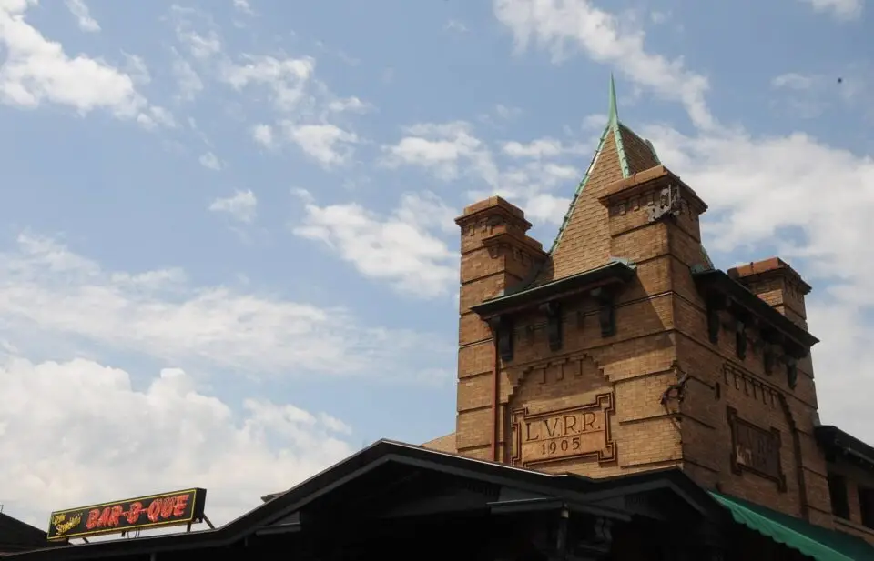 Dinosaur BBQ Rochester Exterior