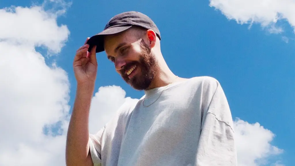 San Holo performing live