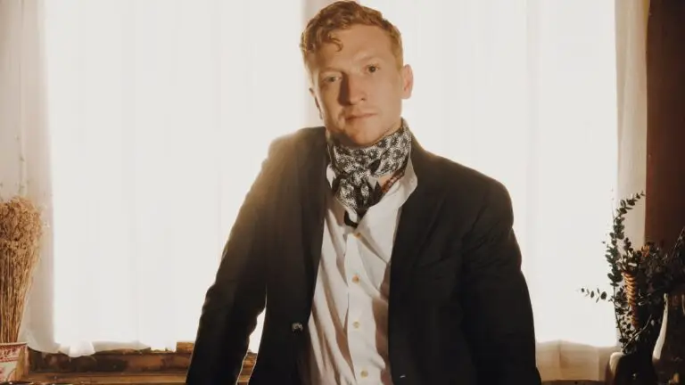 Tyler Childers performing live at MVP Arena