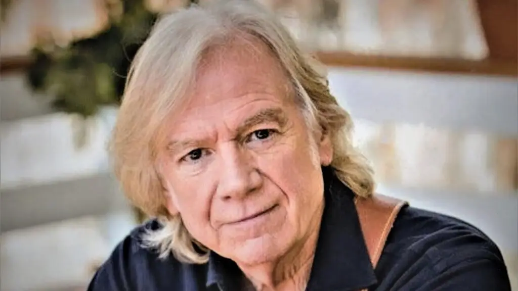 Justin Hayward of The Moody Blues performing on The Story in Your Eyes Tour