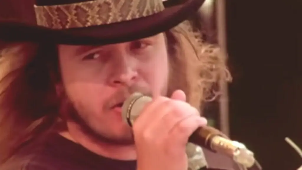 Ronnie Van Zant of Lynyrd Skynyrd performing live in the 1970s