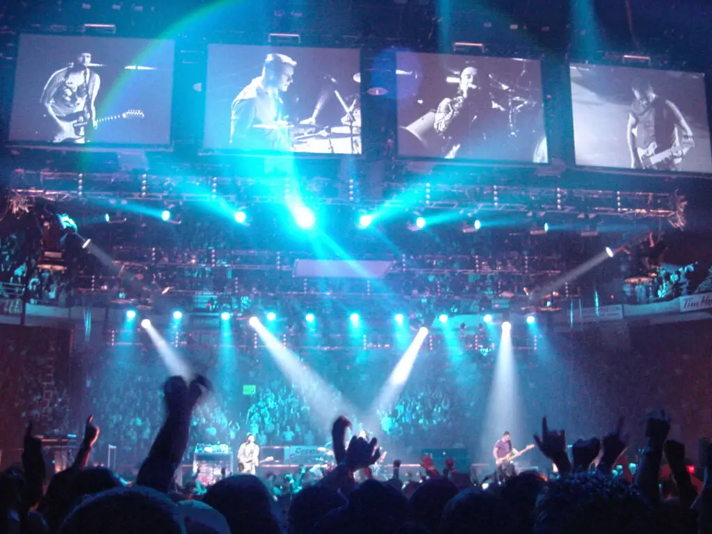 U2 performing on the Elevation Tour, October 2001