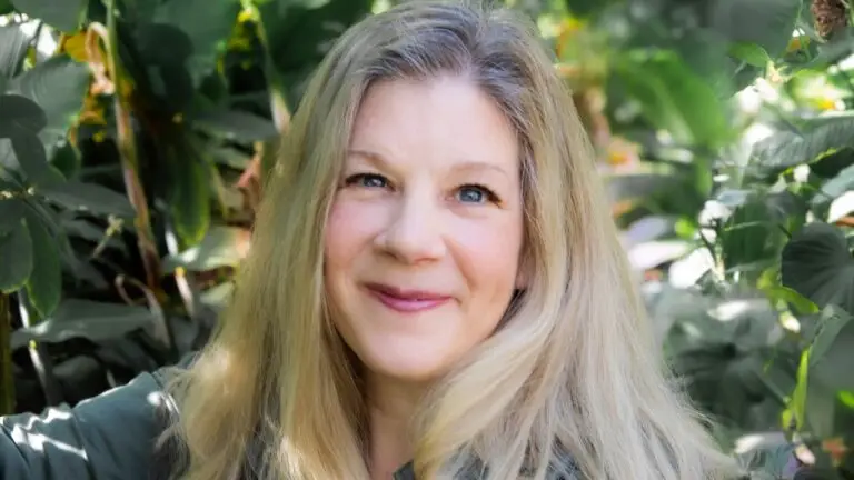 Dar Williams performs at Cohoes Music Hall, December 5, 2026