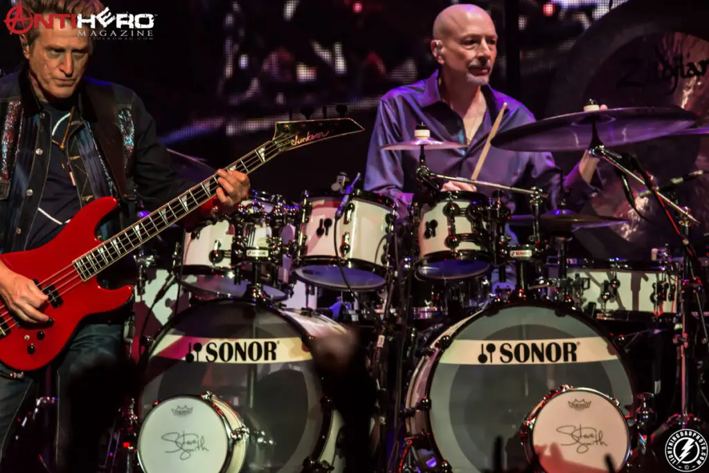 Journey performing live, 2016 tour