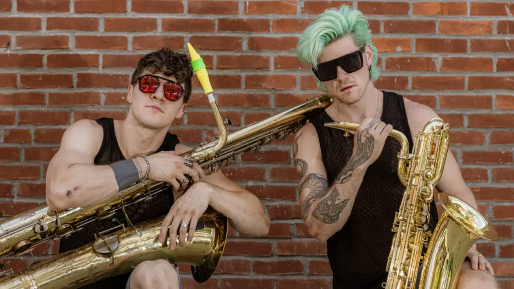 Thundersmack duo Leo P and Michael Wilbur with saxophones, official press photo