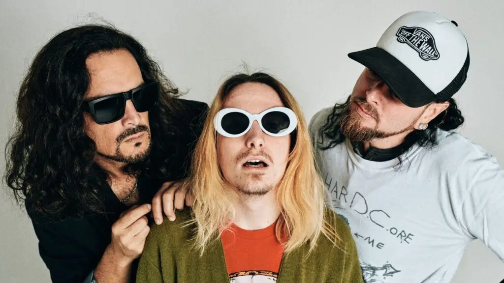 Nirvanna, Nirvana tribute band, three-piece with Kurt Cobain-styled vocalist in white oval sunglasses